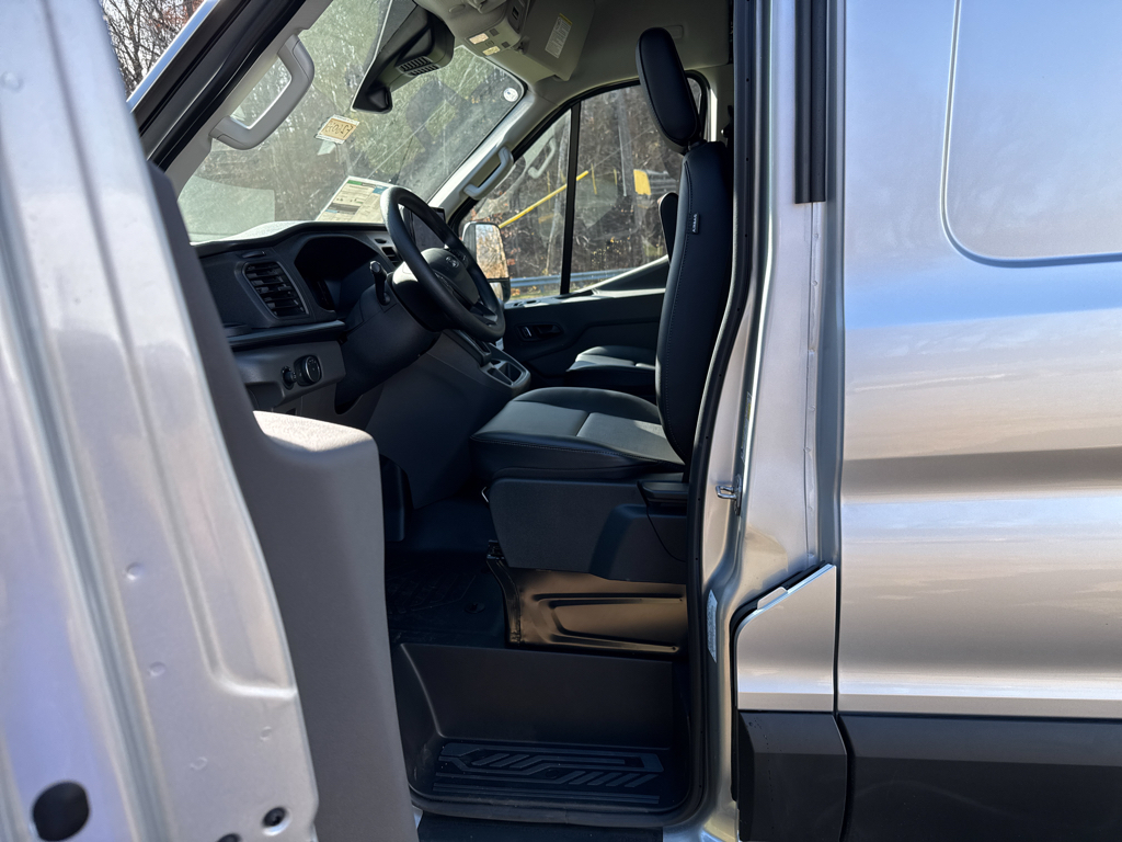 New 2026 Ingot Silver Metallic Ford Base w/9,950 lb. GVWR image 4