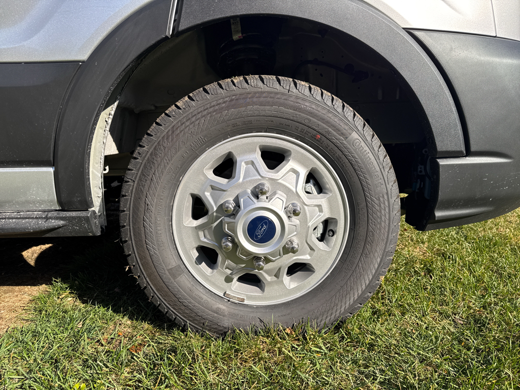 New 2026 Ingot Silver Metallic Ford Base w/9,950 lb. GVWR image 22