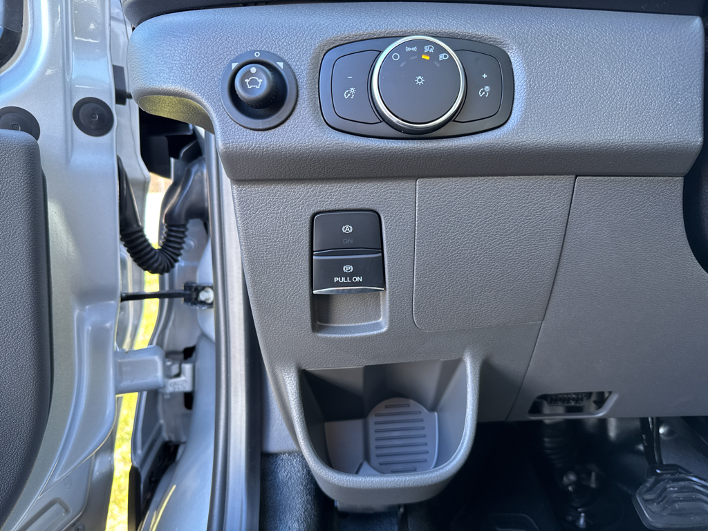 New 2026 Ingot Silver Metallic Ford Base w/9,950 lb. GVWR image 27