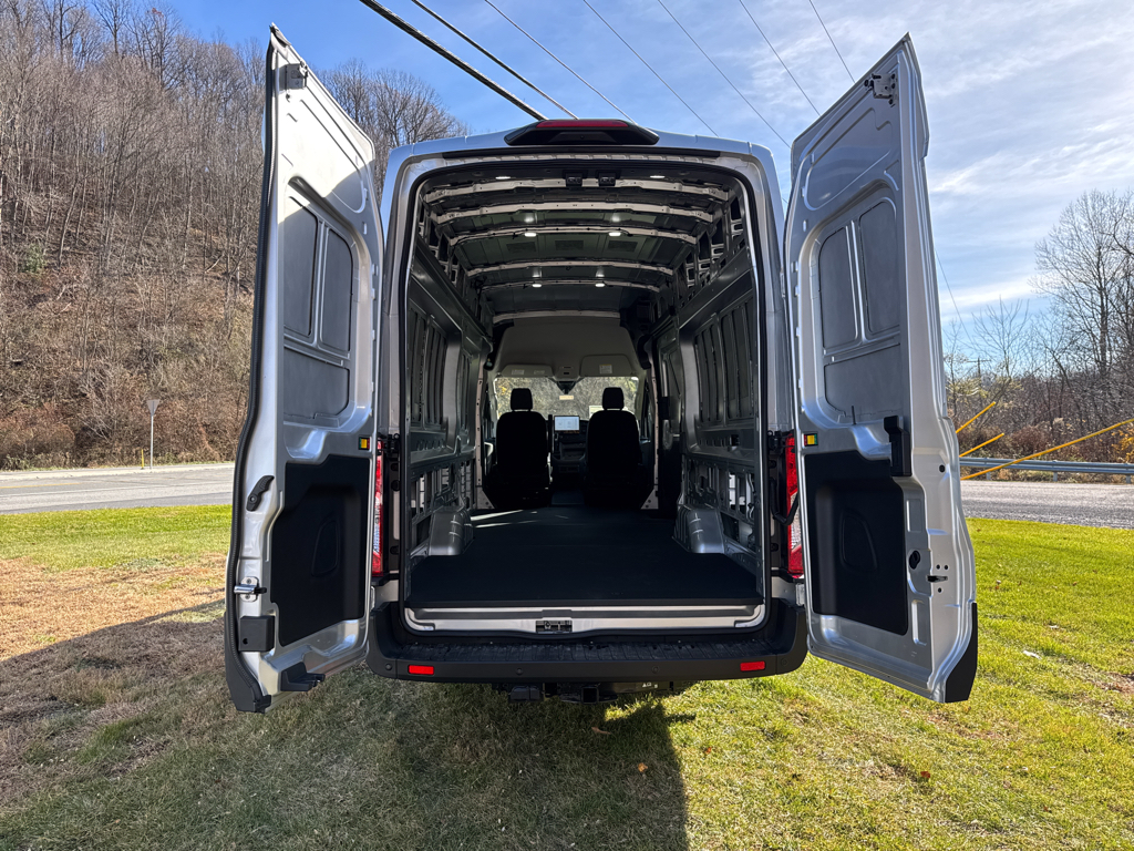 New 2026 Ingot Silver Metallic Ford Base w/9,950 lb. GVWR image 5