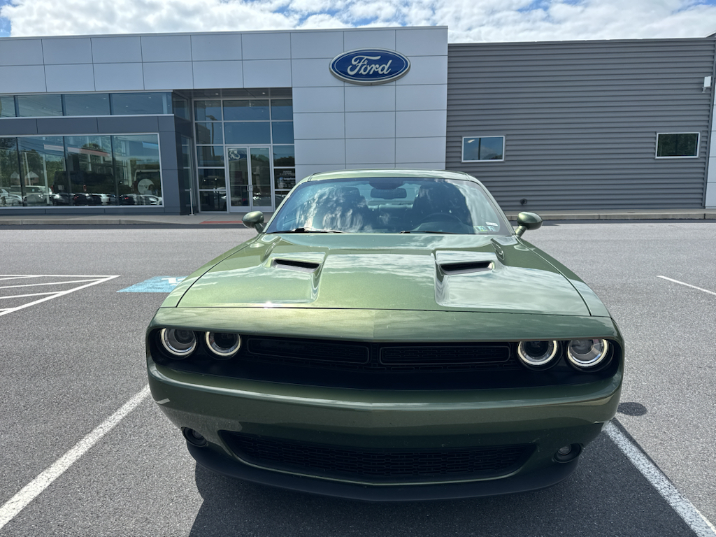 Used 2023 F8 Green Dodge SXT image 2