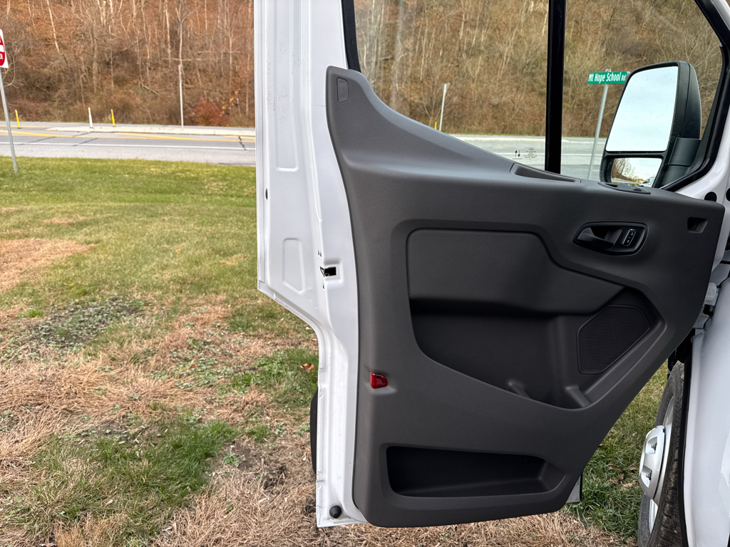 New 2026 Oxford White Ford Base w/9,950 lb. GVWR image 29