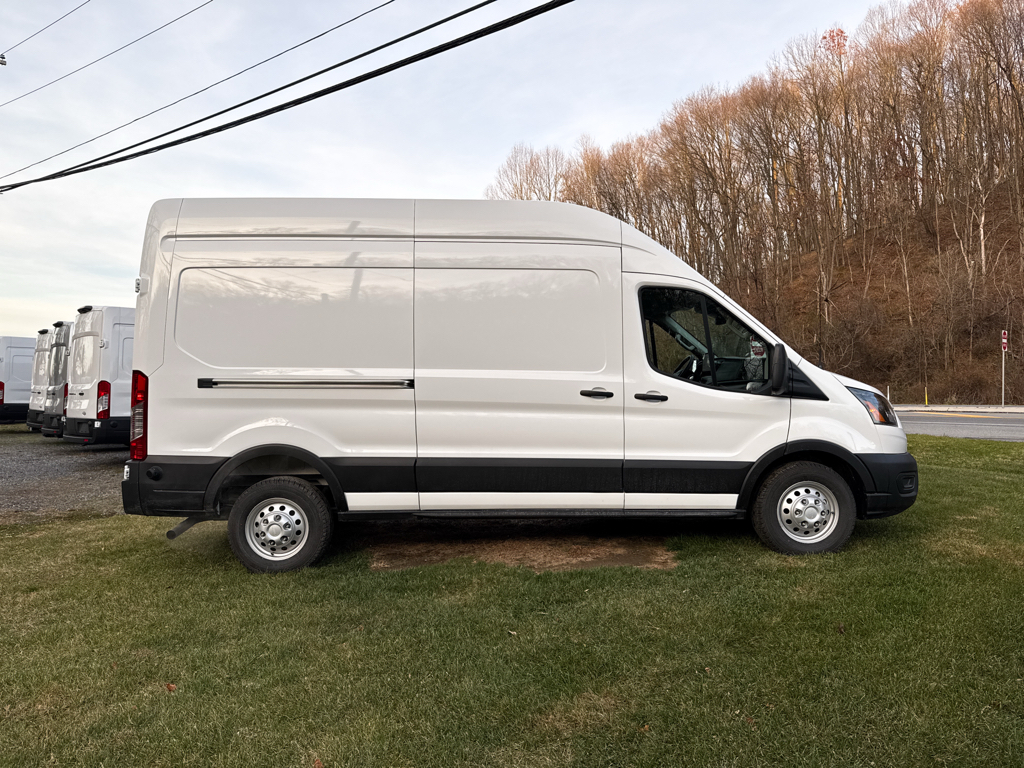 New 2026 Oxford White Ford Base w/9,950 lb. GVWR image 17