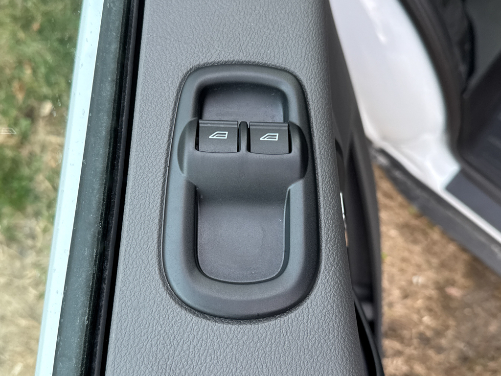 New 2026 Oxford White Ford Base w/9,950 lb. GVWR image 27