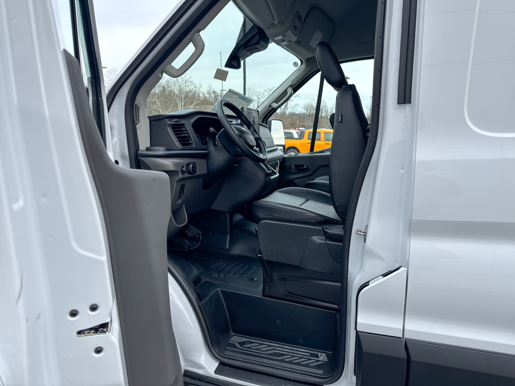 New 2026 Oxford White Ford Base w/9,950 lb. GVWR image 4