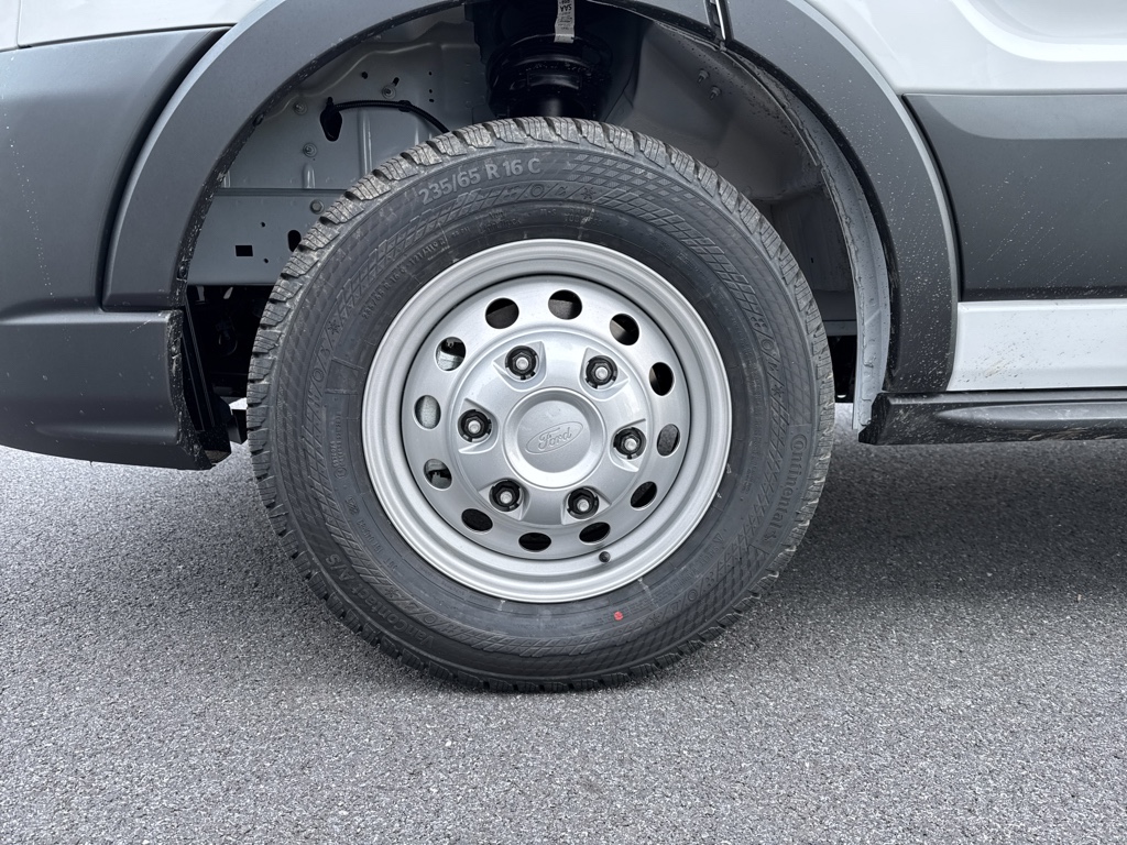 New 2026 Oxford White Ford Base w/9,950 lb. GVWR image 19