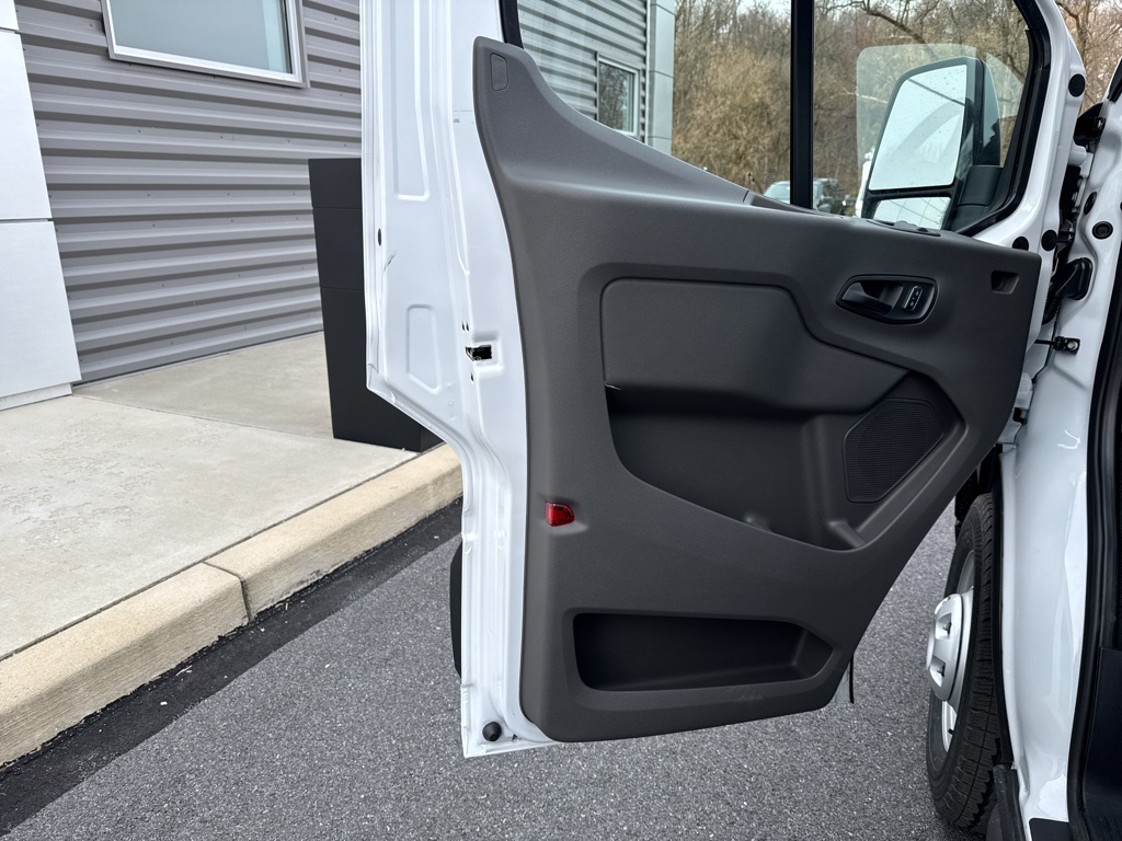 New 2026 Oxford White Ford Base w/9,950 lb. GVWR image 23