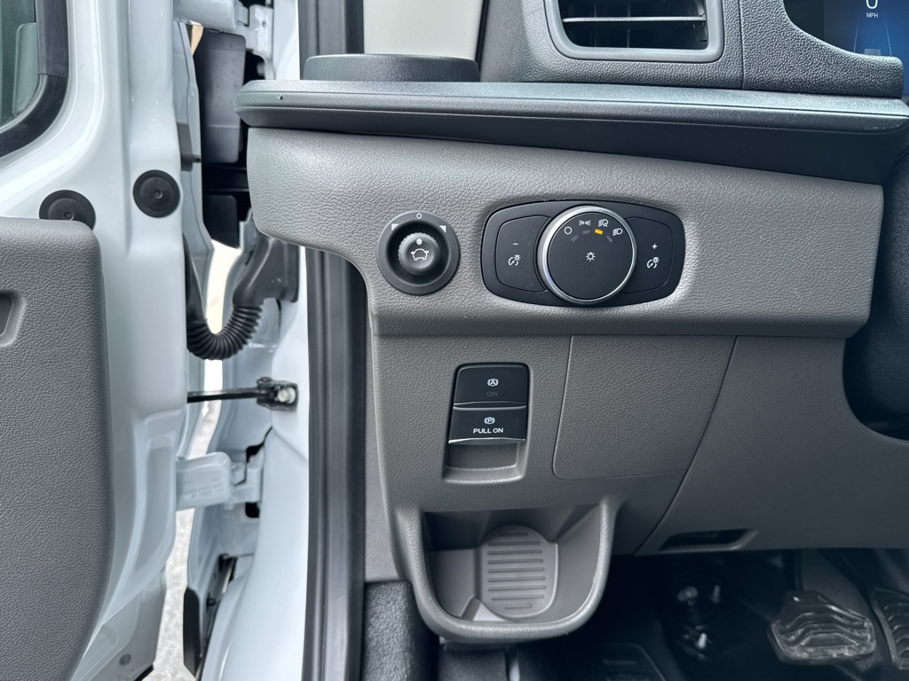 New 2026 Oxford White Ford Base w/9,950 lb. GVWR image 30