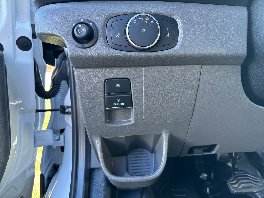 New 2026 Oxford White Ford Base image 28