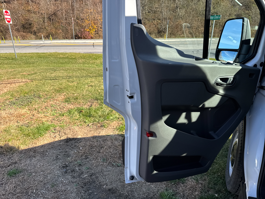 New 2026 Oxford White Ford Base image 27