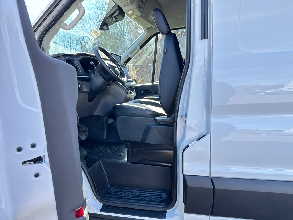 New 2026 Oxford White Ford Base image 4