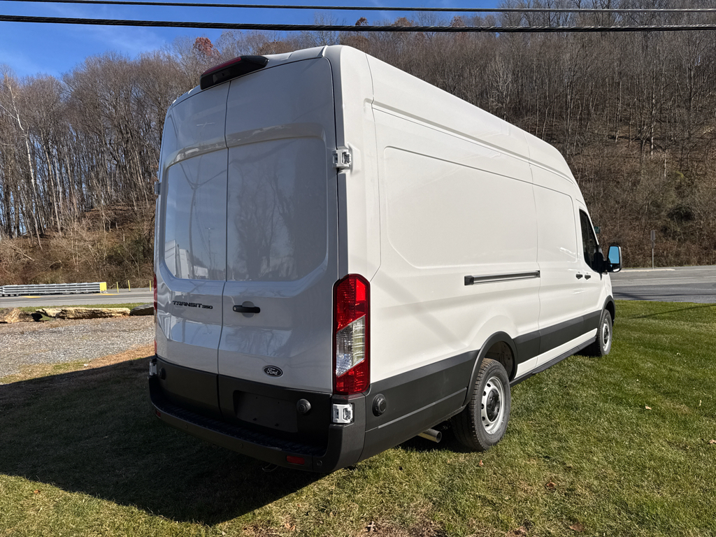 New 2026 Oxford White Ford Base image 22