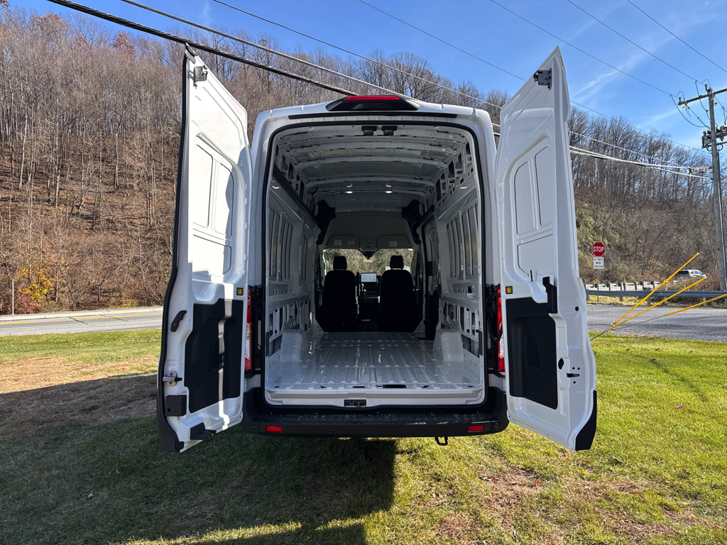 New 2026 Oxford White Ford Base image 5