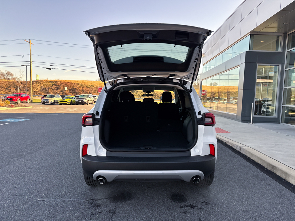 New 2026 Oxford White Ford Active image 7