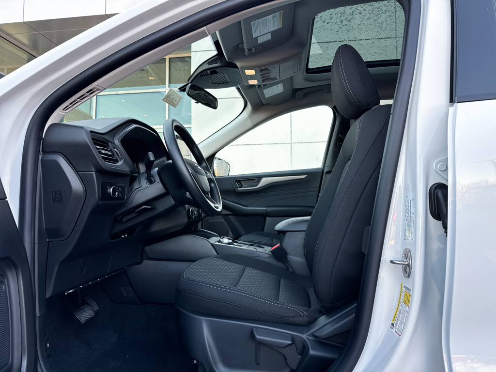 New 2026 Oxford White Ford Active image 4