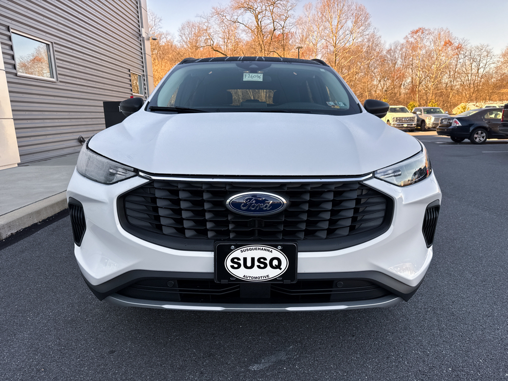 New 2026 Oxford White Ford Active image 2