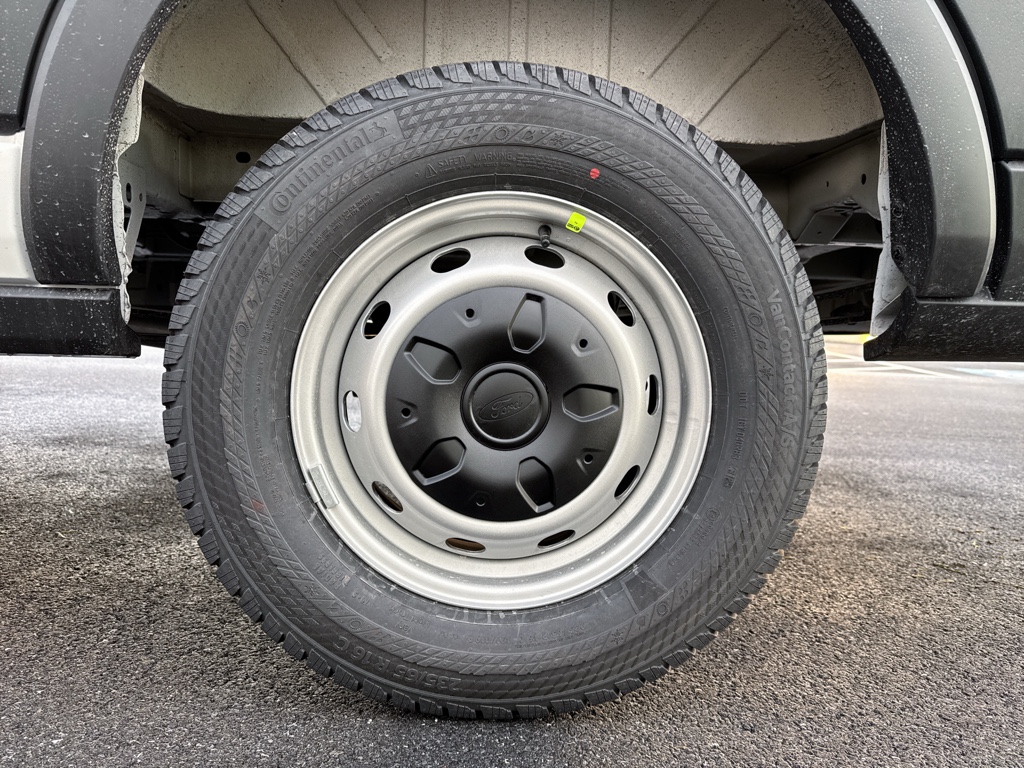 New 2026 Oxford White Ford Base image 23