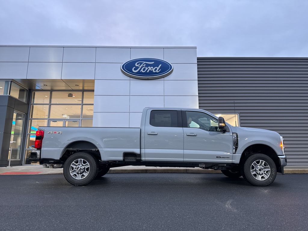 New 2026 Glacier Gray Metallic Tri-Coat Ford LARIAT image 2