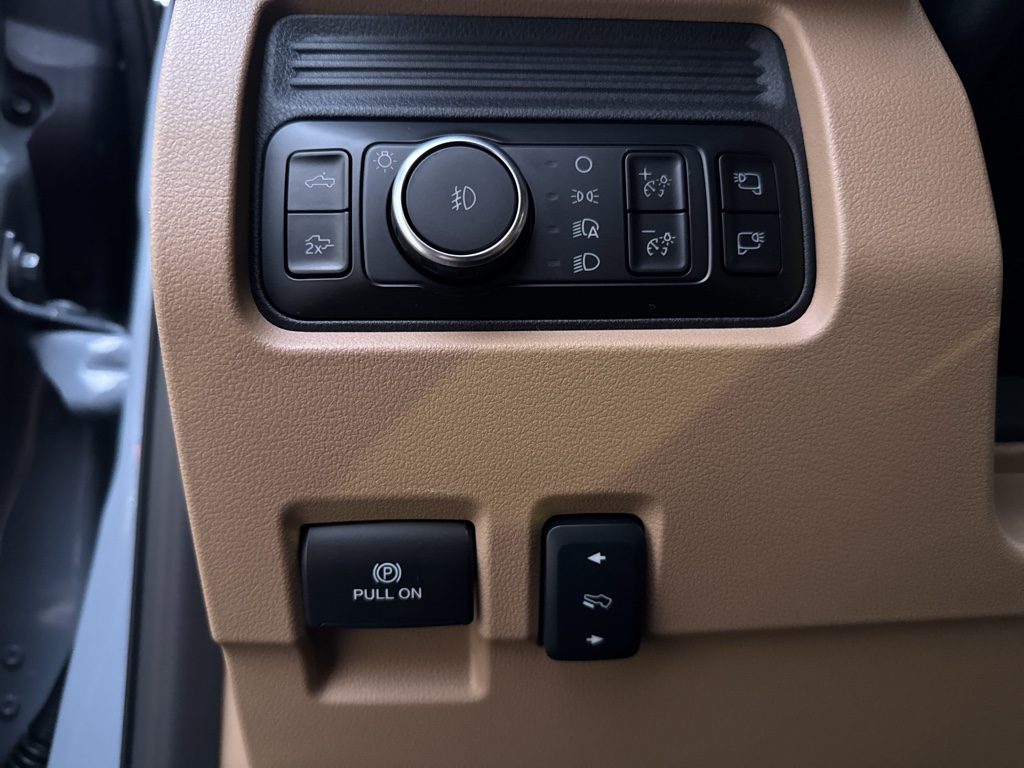 New 2026 Glacier Gray Metallic Tri-Coat Ford LARIAT image 25