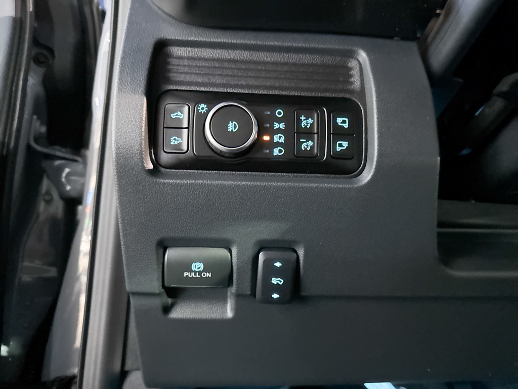 New 2026 Glacier Gray Metallic Tri-Coat Ford LARIAT image 28