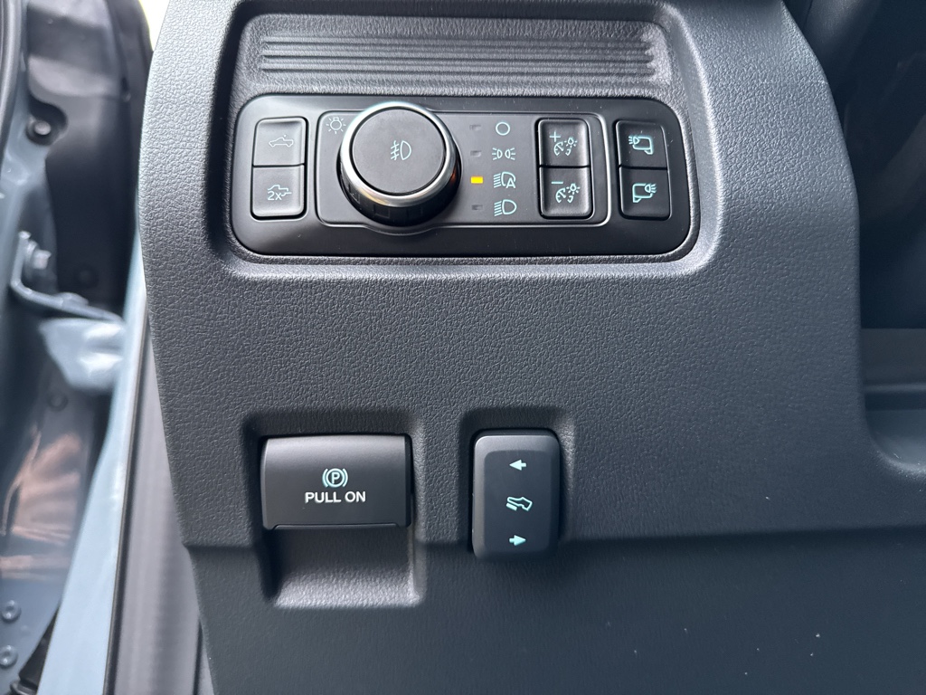 New 2026 Glacier Gray Metallic Tri-Coat Ford LARIAT image 28