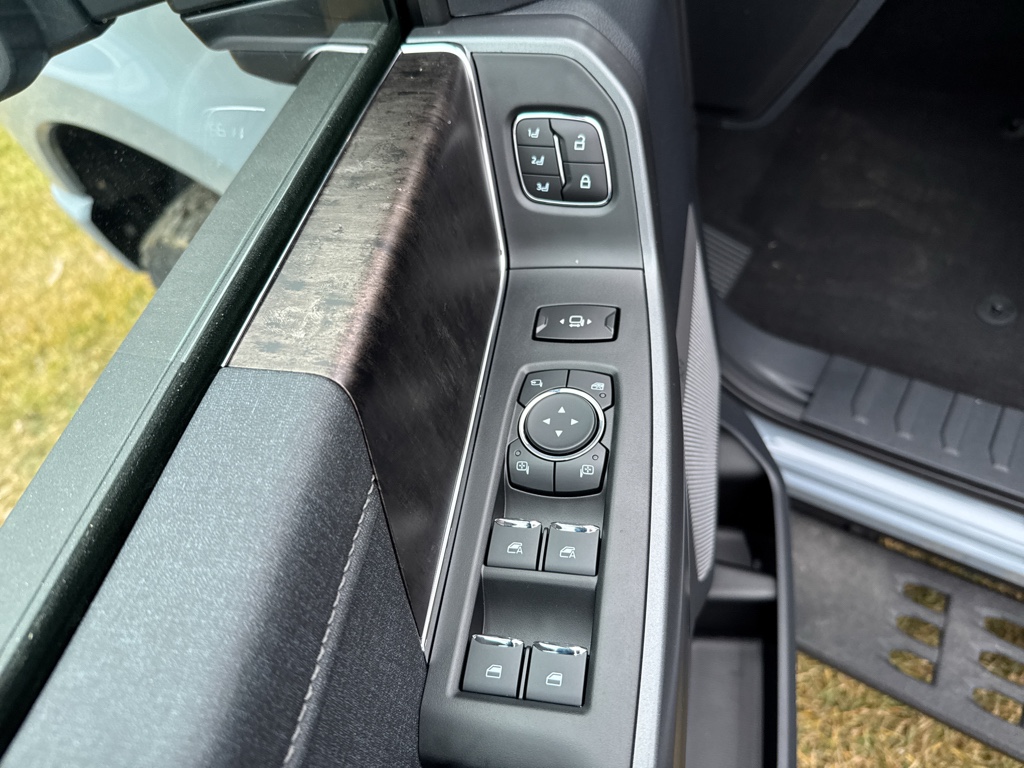 New 2026 Glacier Gray Metallic Tri-Coat Ford LARIAT image 23