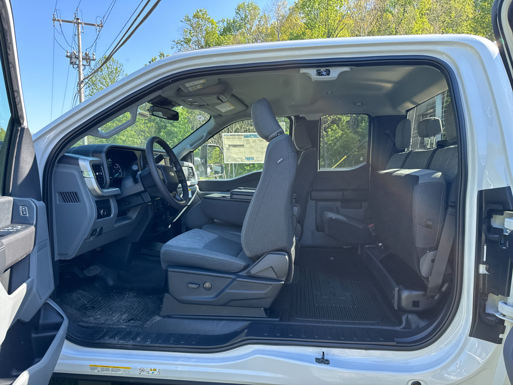 New 2026 Oxford White Ford XLT image 6