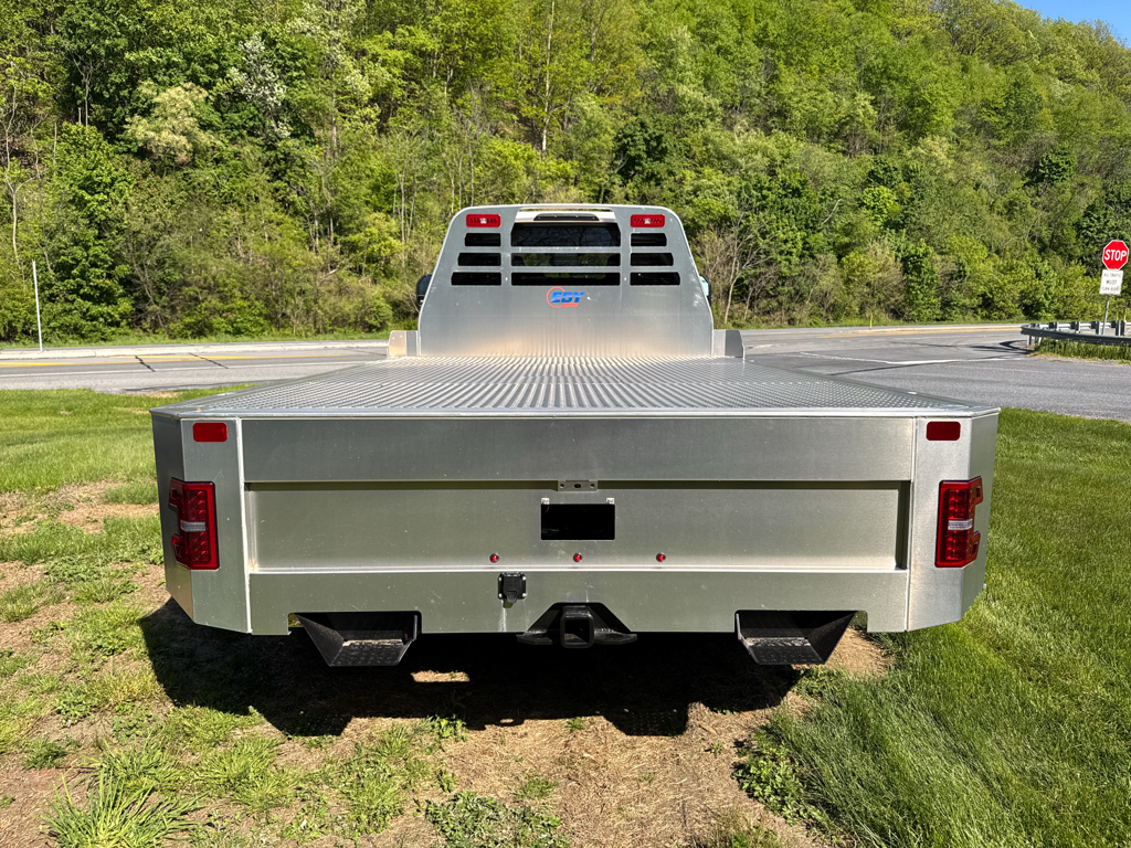 New 2026 Oxford White Ford XLT image 8