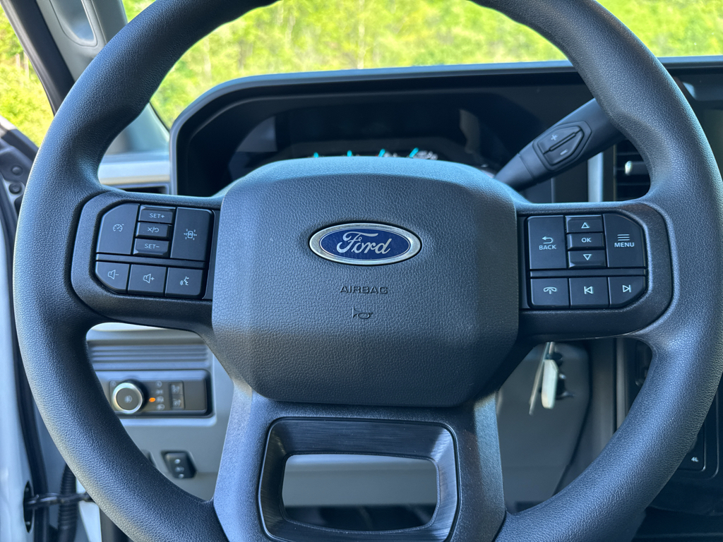 New 2026 Oxford White Ford XLT image 21