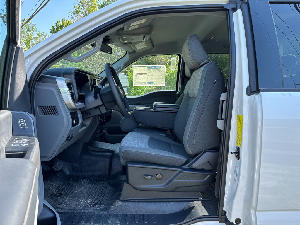 New 2026 Oxford White Ford XLT image 5