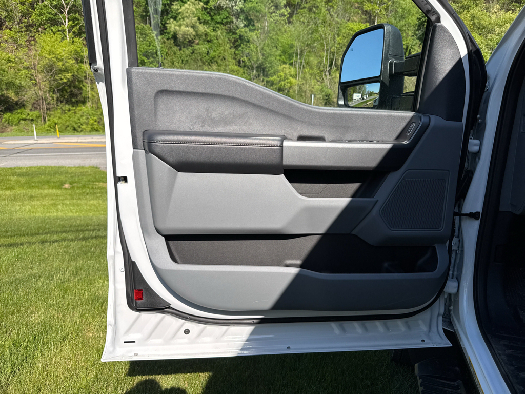 New 2026 Oxford White Ford XLT image 25