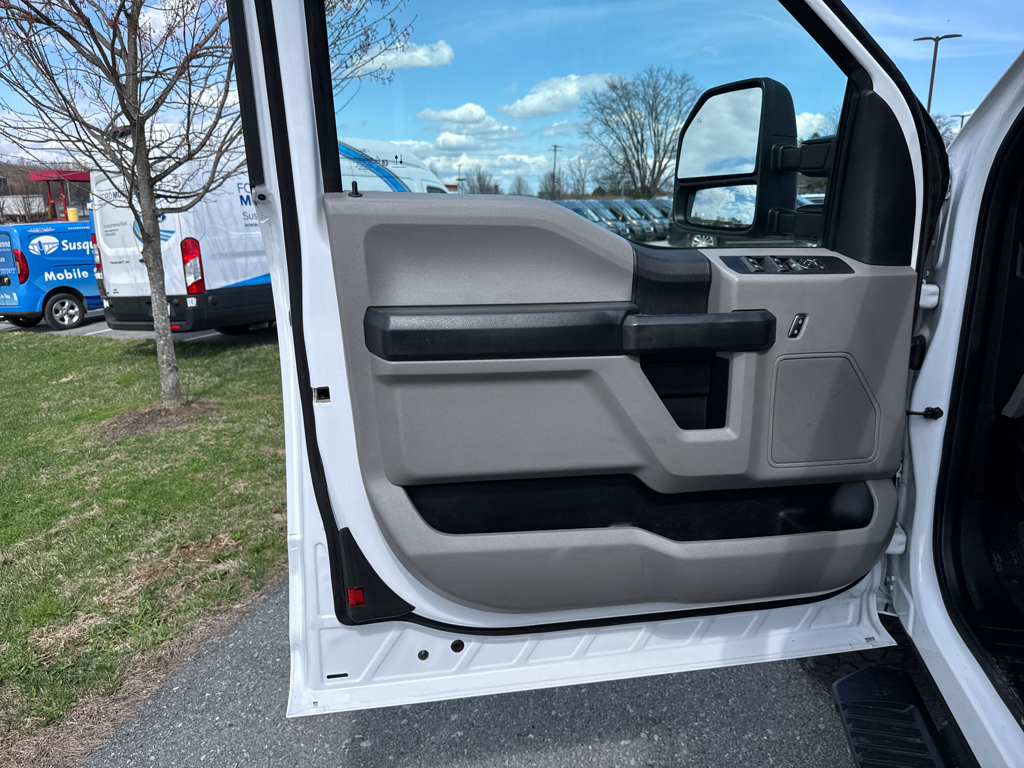 Used 2021 Oxford White Ford XL image 29