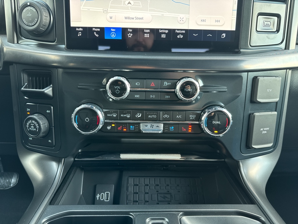 New 2026 Carbonized Gray Metallic Ford LARIAT image 21