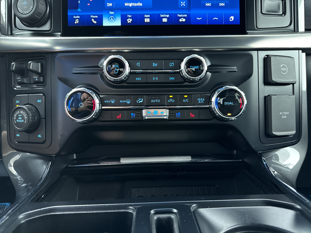 Used 2023 Star White Metallic Tri-Coat Ford LARIAT image 23