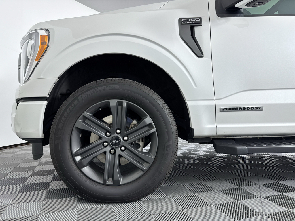 Used 2023 Star White Metallic Tri-Coat Ford LARIAT image 20