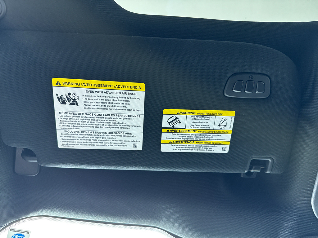 Used 2023 Star White Metallic Tri-Coat Ford LARIAT image 30