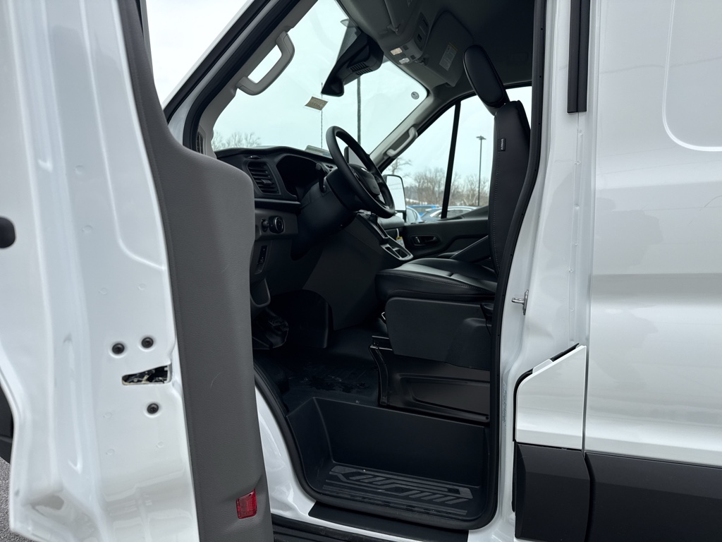 New 2026 Oxford White Ford Base image 4