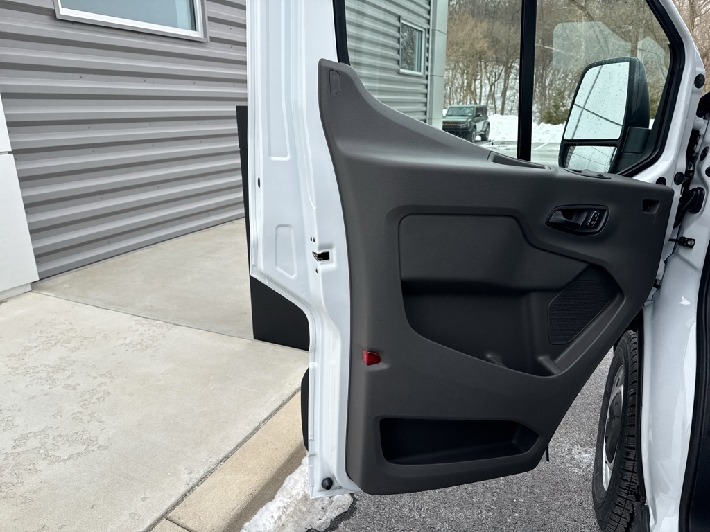 New 2026 Oxford White Ford Base image 28