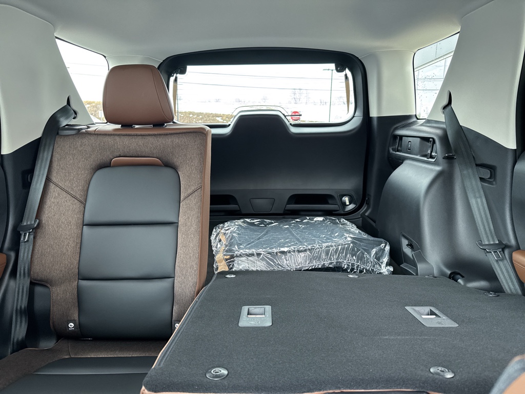 New 2026 Azure Gray Metallic Tri-coat Ford Outer Banks image 5