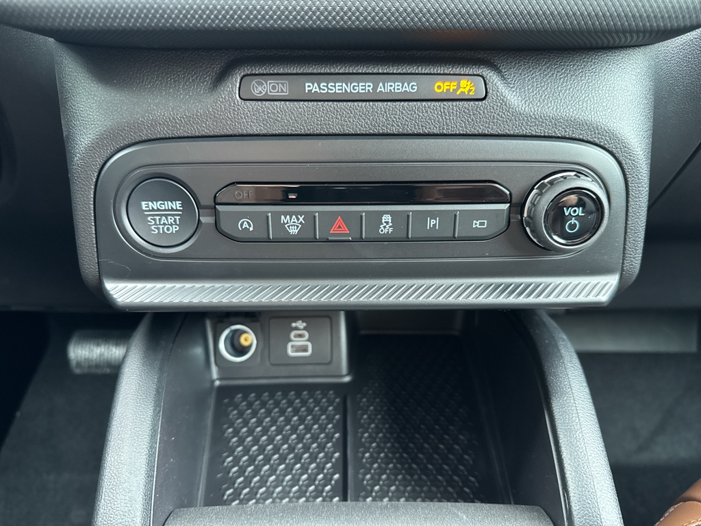 New 2026 Azure Gray Metallic Tri-coat Ford Outer Banks image 22