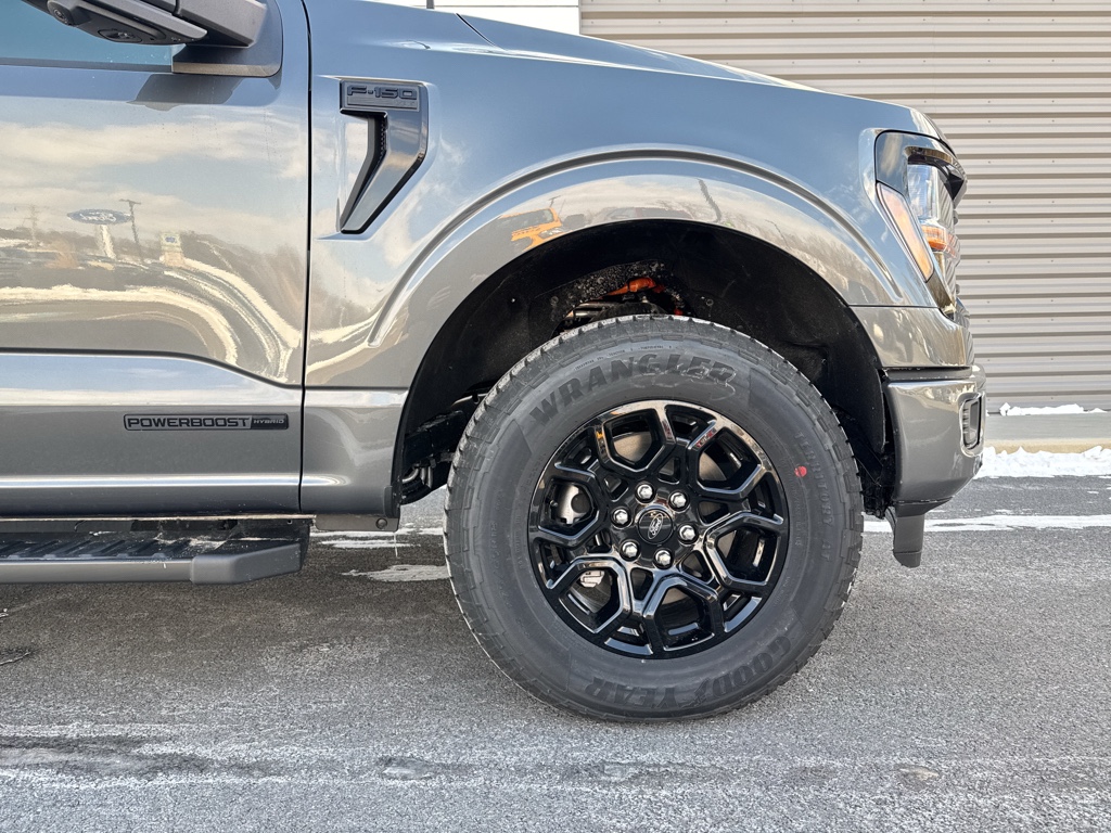 New 2026 Carbonized Gray Metallic Ford XLT image 18