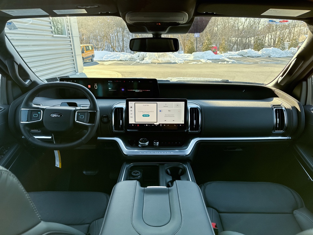 New 2026 Glacier Gray Met Tri-coat Ford Platinum image 3