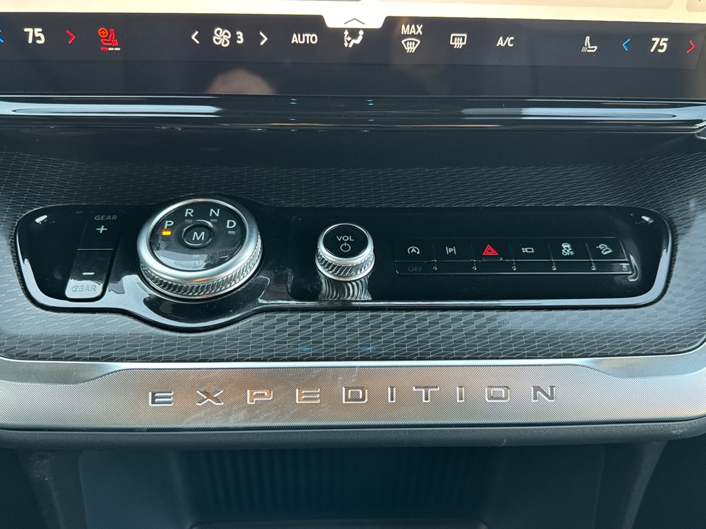 New 2026 Glacier Gray Met Tri-coat Ford Platinum image 22