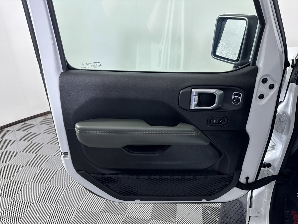 Used 2024 Bright White Clearcoat Jeep High Altitude image 31