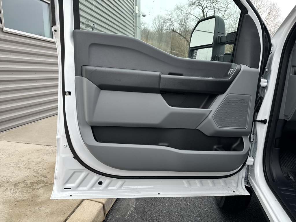 New 2026 Oxford White Ford  image 24