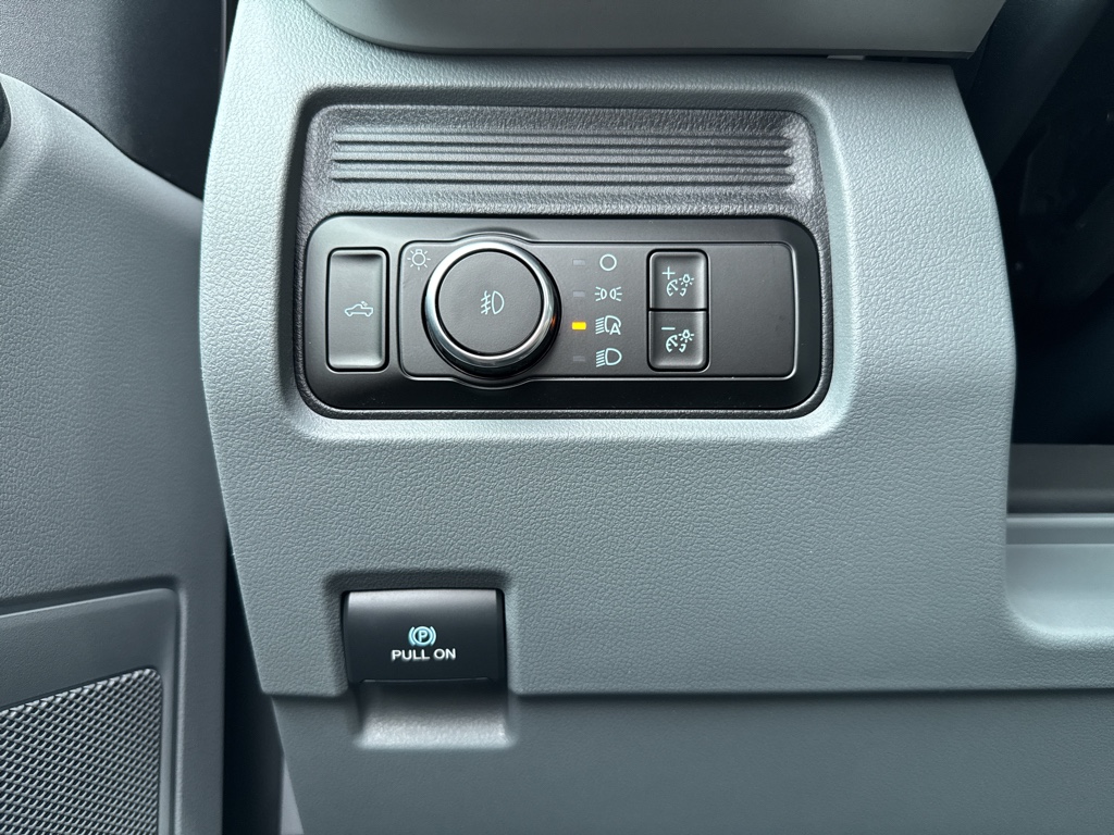 New 2026 Oxford White Ford  image 25