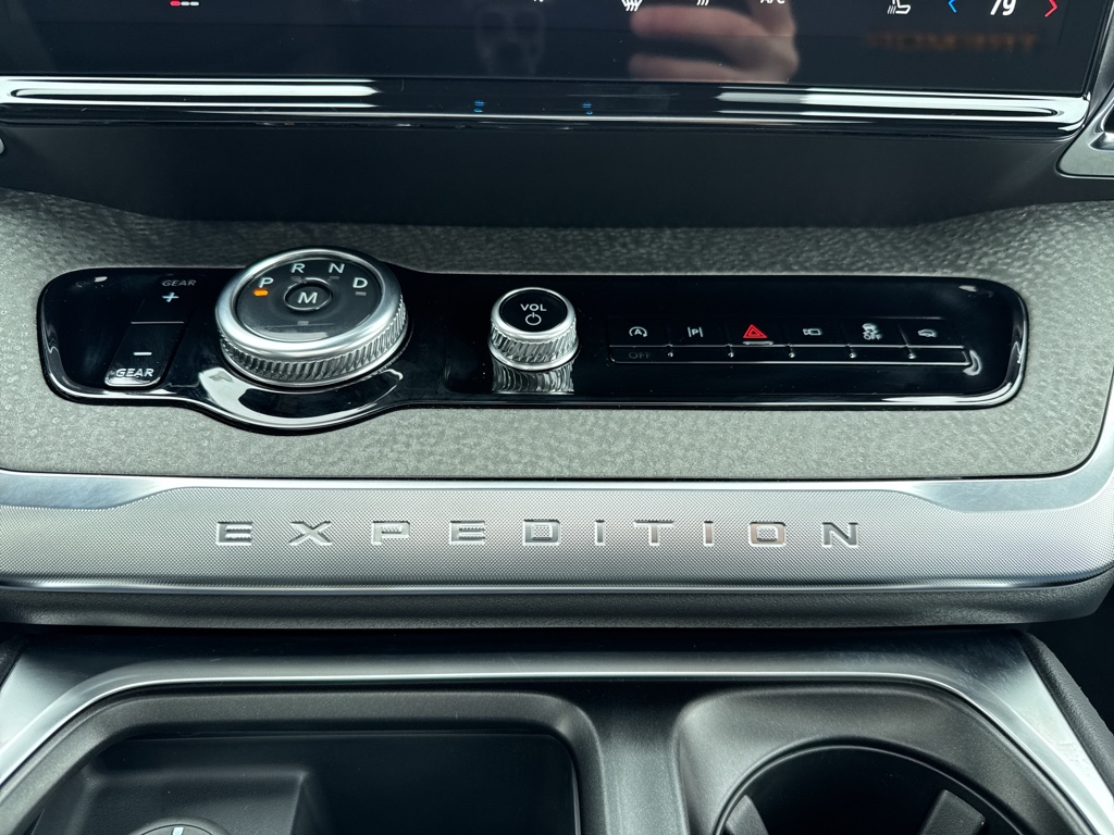 New 2026 Glacier Gray Met Tri-coat Ford Tremor image 21