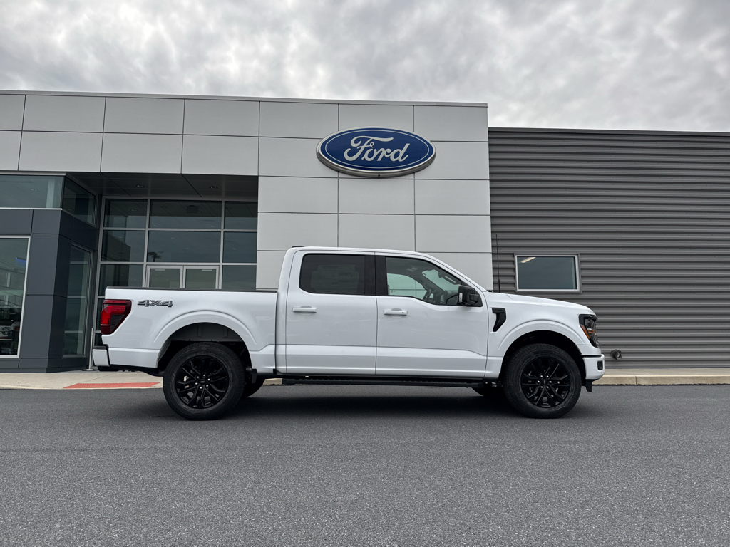New 2026 Oxford White Ford XLT image 2