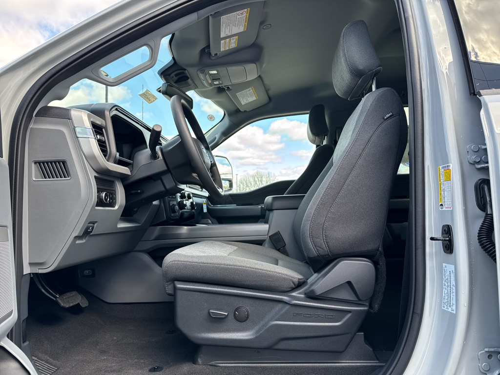 New 2026 Avalanche Ford XLT image 4