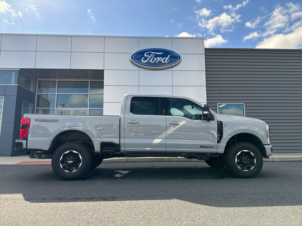 New 2026 Avalanche Ford XLT image 2